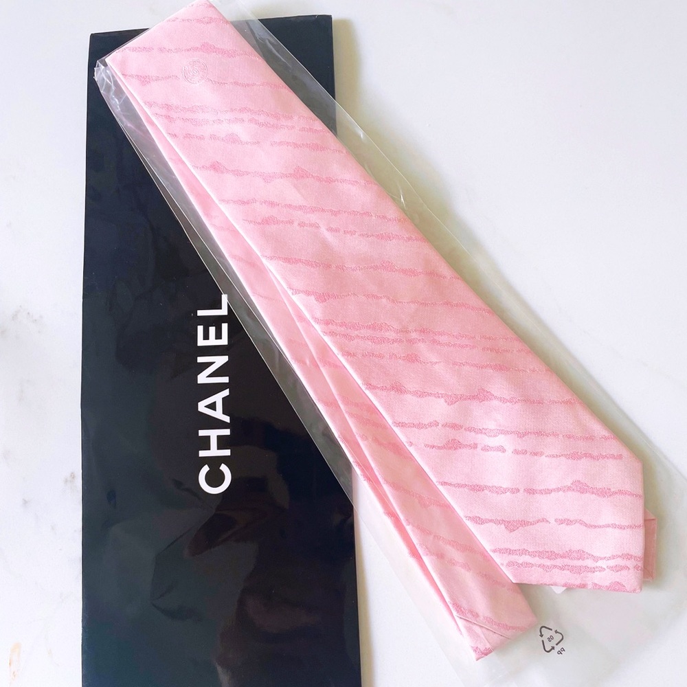 Never Been Worn! Chanel Men’s Pink Silk Tie